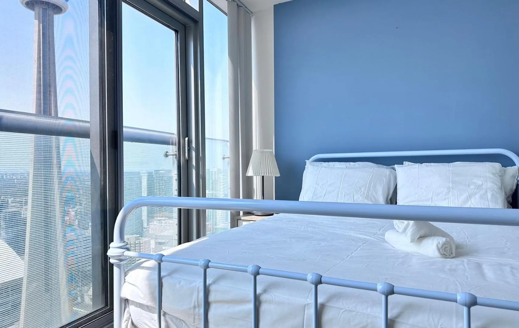 6 Guests Modern Condo With Lake Views Near Cn Tower Fully Equipped Toronto 0*,  Canada