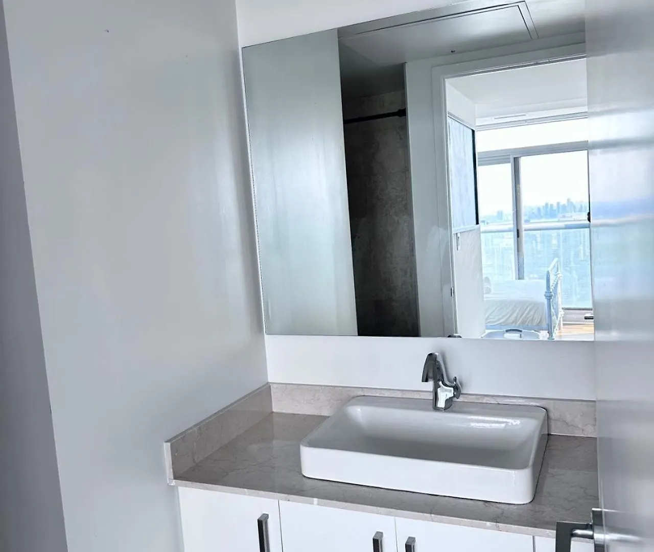 6 Guests Modern Condo With Lake Views Near Cn Tower Fully Equipped Toronto