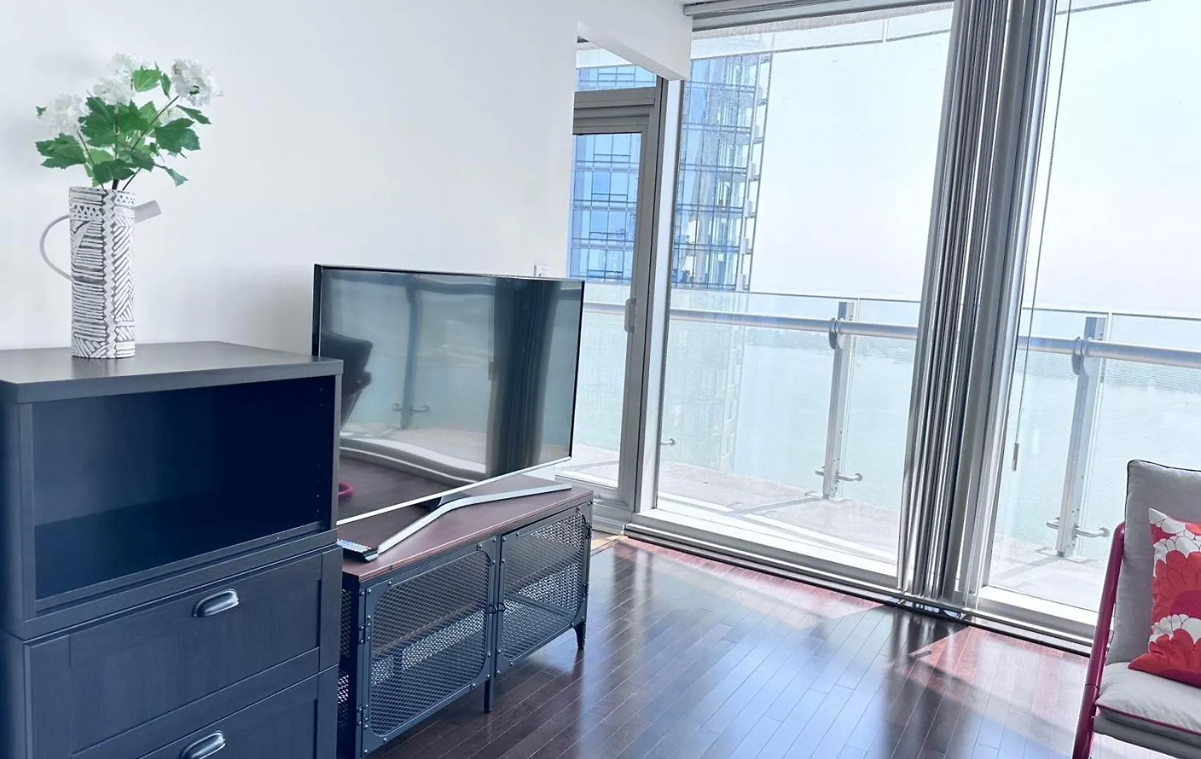 Apartment 6 Guests Modern Condo With Lake Views Near Cn Tower Fully Equipped Toronto Canada