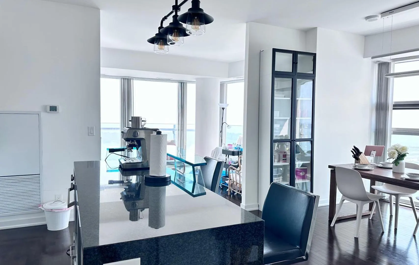 Apartment 6 Guests Modern Condo With Lake Views Near Cn Tower Fully Equipped Toronto