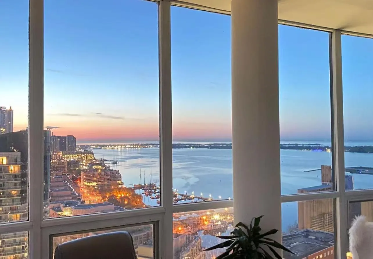 Apartment 6 Guests Modern Condo With Lake Views Near Cn Tower Fully Equipped Toronto